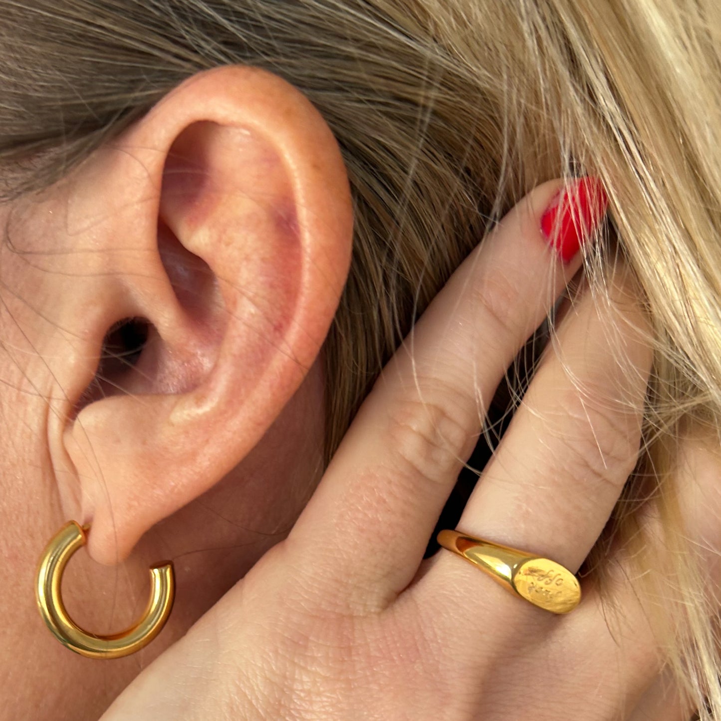 Golden hoop earrings "Jeannie" in 4 sizes