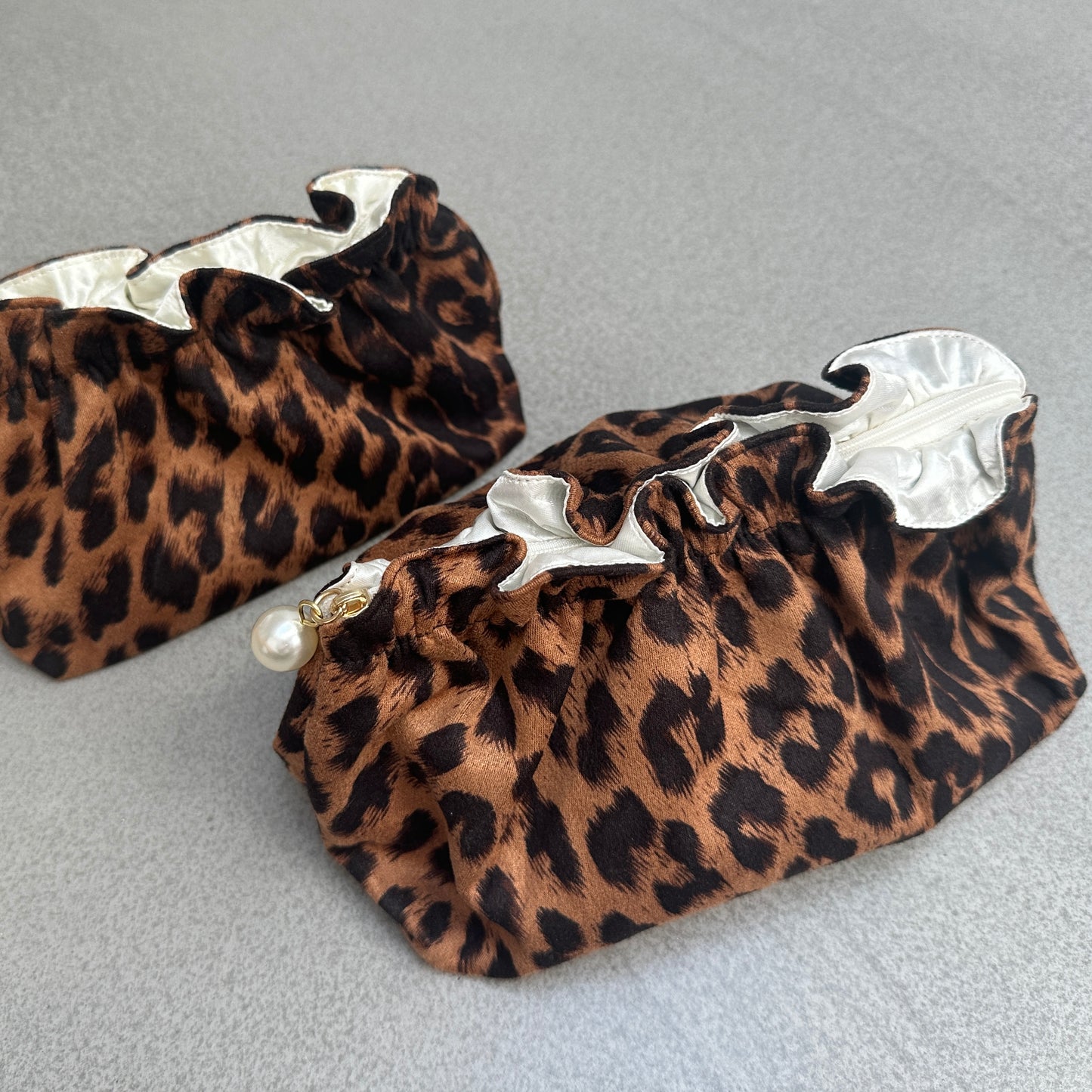 Clutch Bag Kosmetikbeutel "Leo" mit Perlen-Detail, Größe M