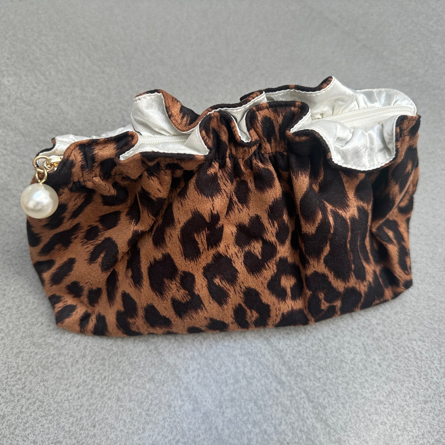 Clutch Bag Kosmetikbeutel "Leo" mit Perlen-Detail, Größe M