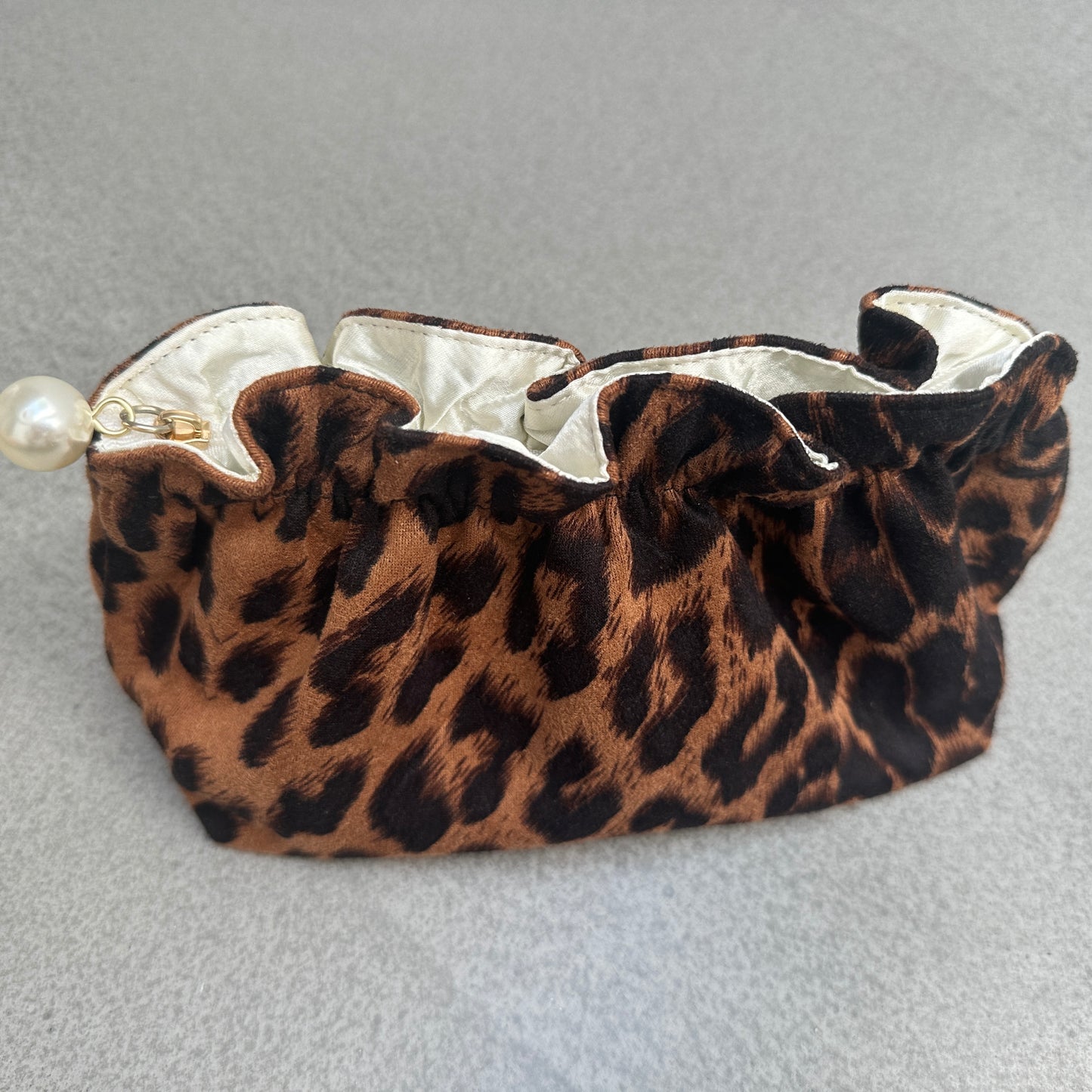 Clutch Bag Kosmetikbeutel "Leo" mit Perlen-Detail, Größe M
