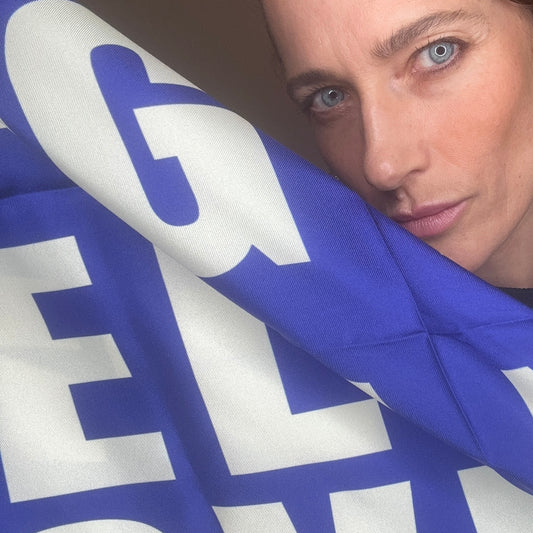 Seidentuch "SELFLOVEGANG 2024" aus reiner Twill-Seide in Blau und Coconut