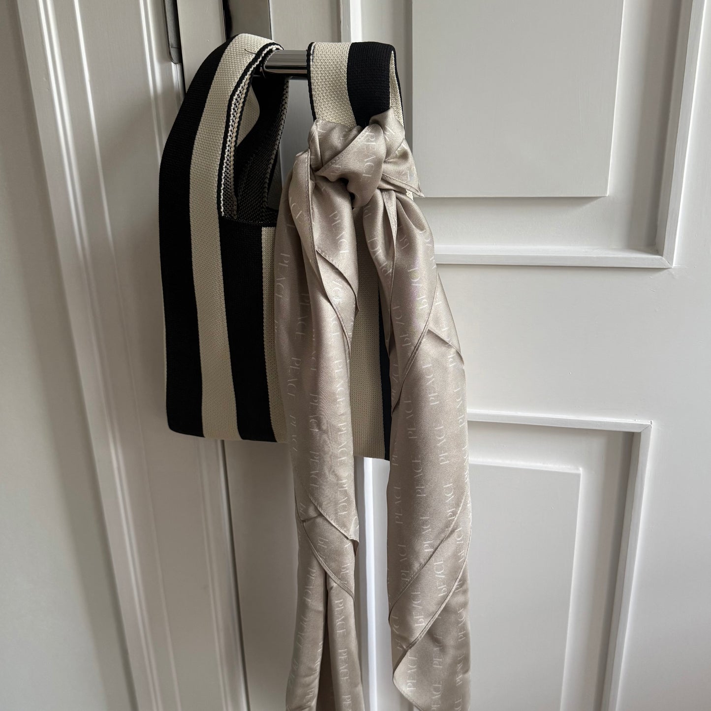 Seidentuch "PEACE 2024" aus reiner Twill-Seide in Beige-Coconut