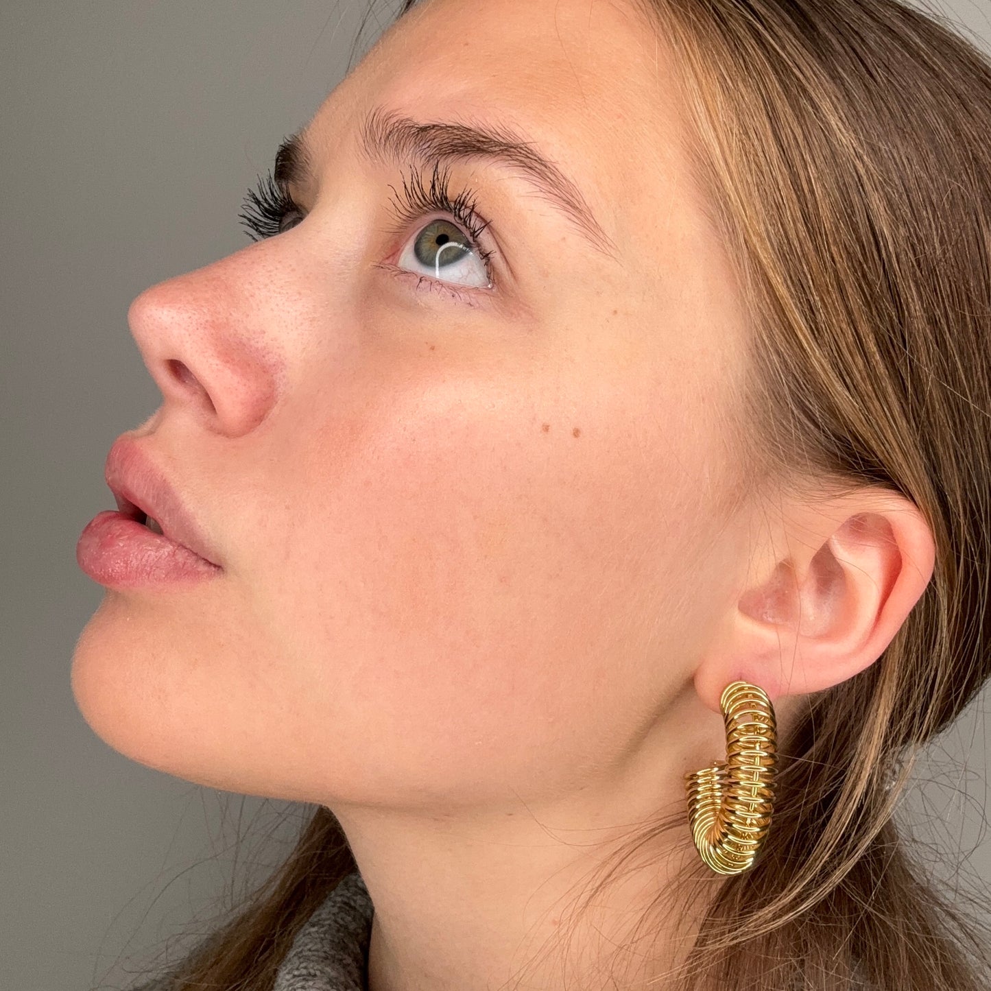 Extraordinary hoop earrings "Kleo" with 18k gold plating