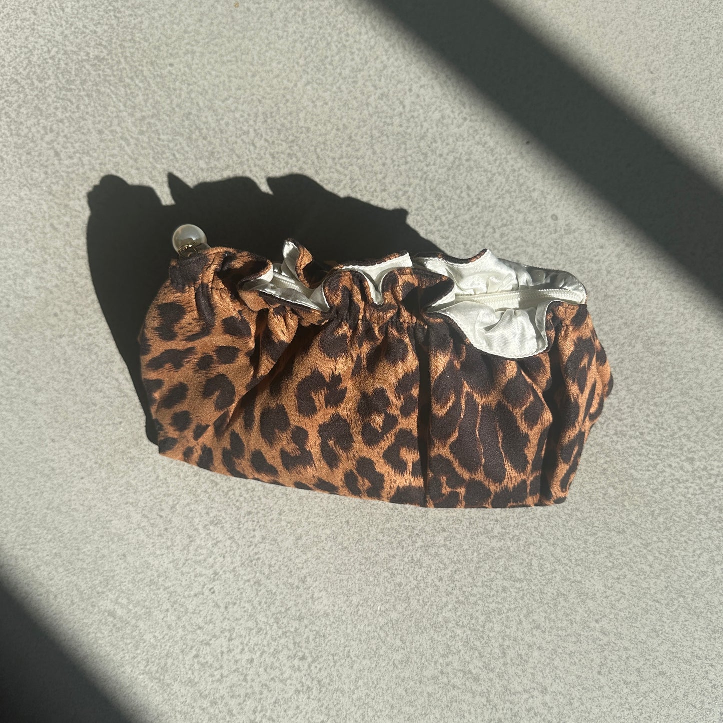 Clutch Bag Kosmetikbeutel "Leo" mit Perlen-Detail, Größe M