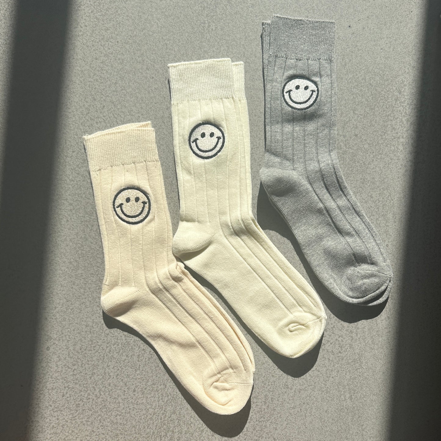 Short socks "Nick" in black with a white smiley