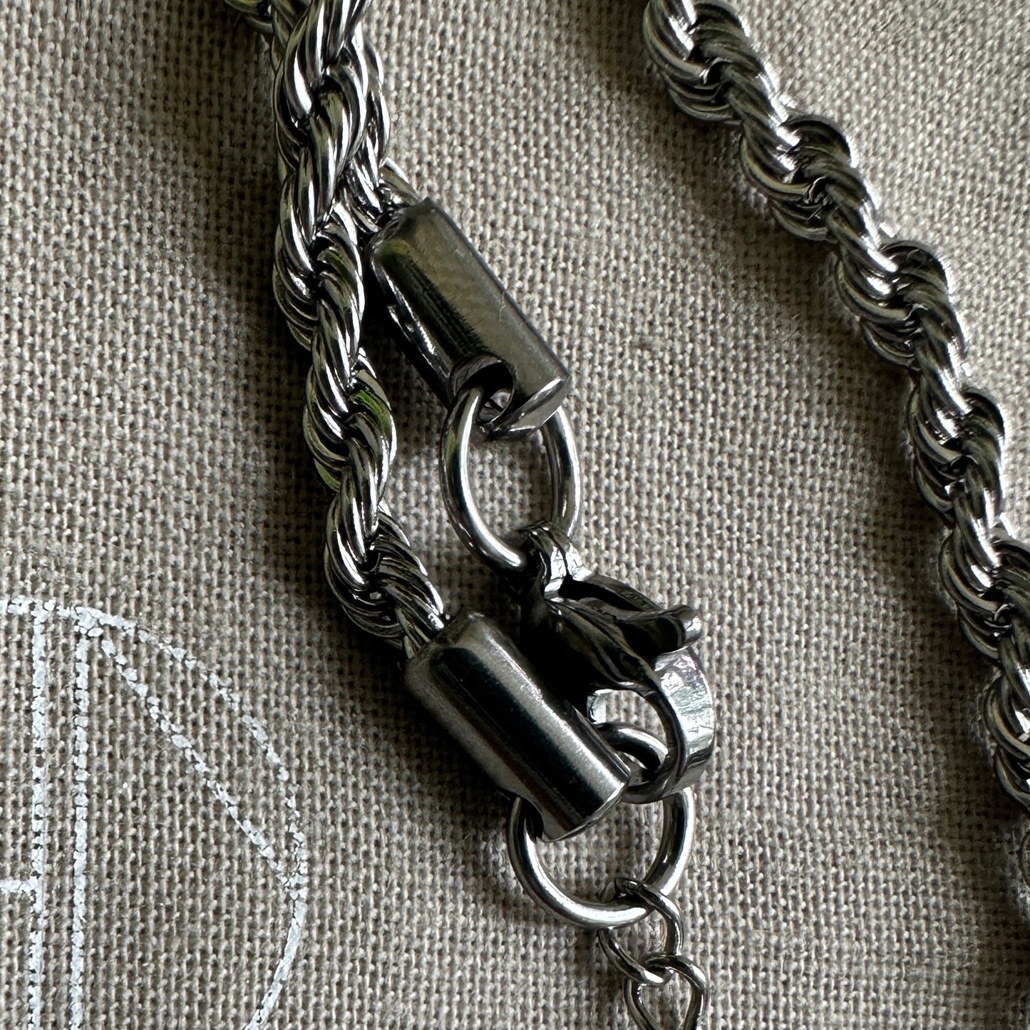 Twisted chain "Flyna" made of stainless steel