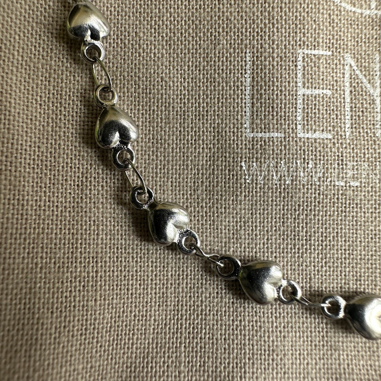 Zuckersüße Kette "Mathilde" mit Herzen am Band in Silber