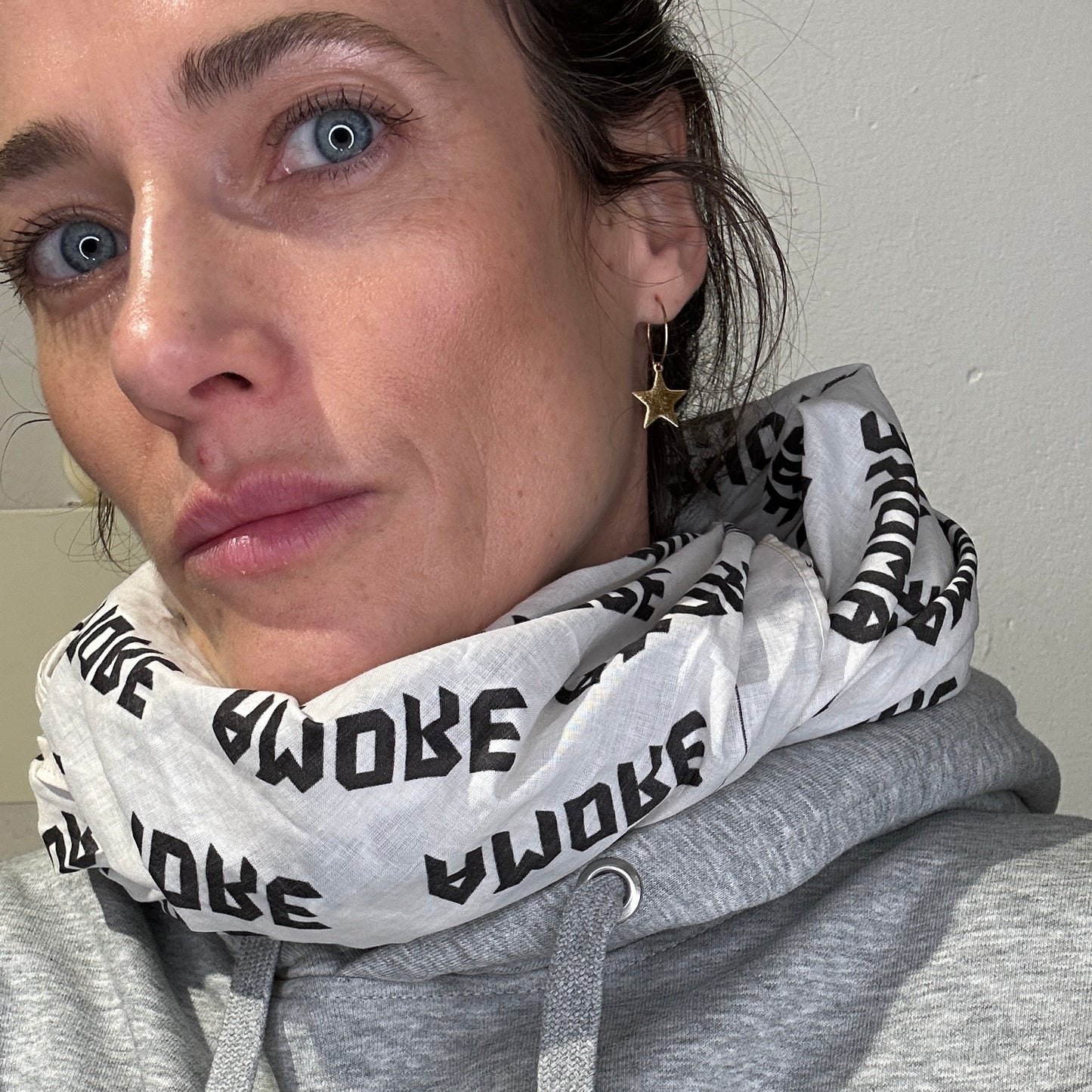 KOLLAB Tuch „AMORE" aus Bio-Baumwolle von LENIKA x BLACK WHITE GREY 2023