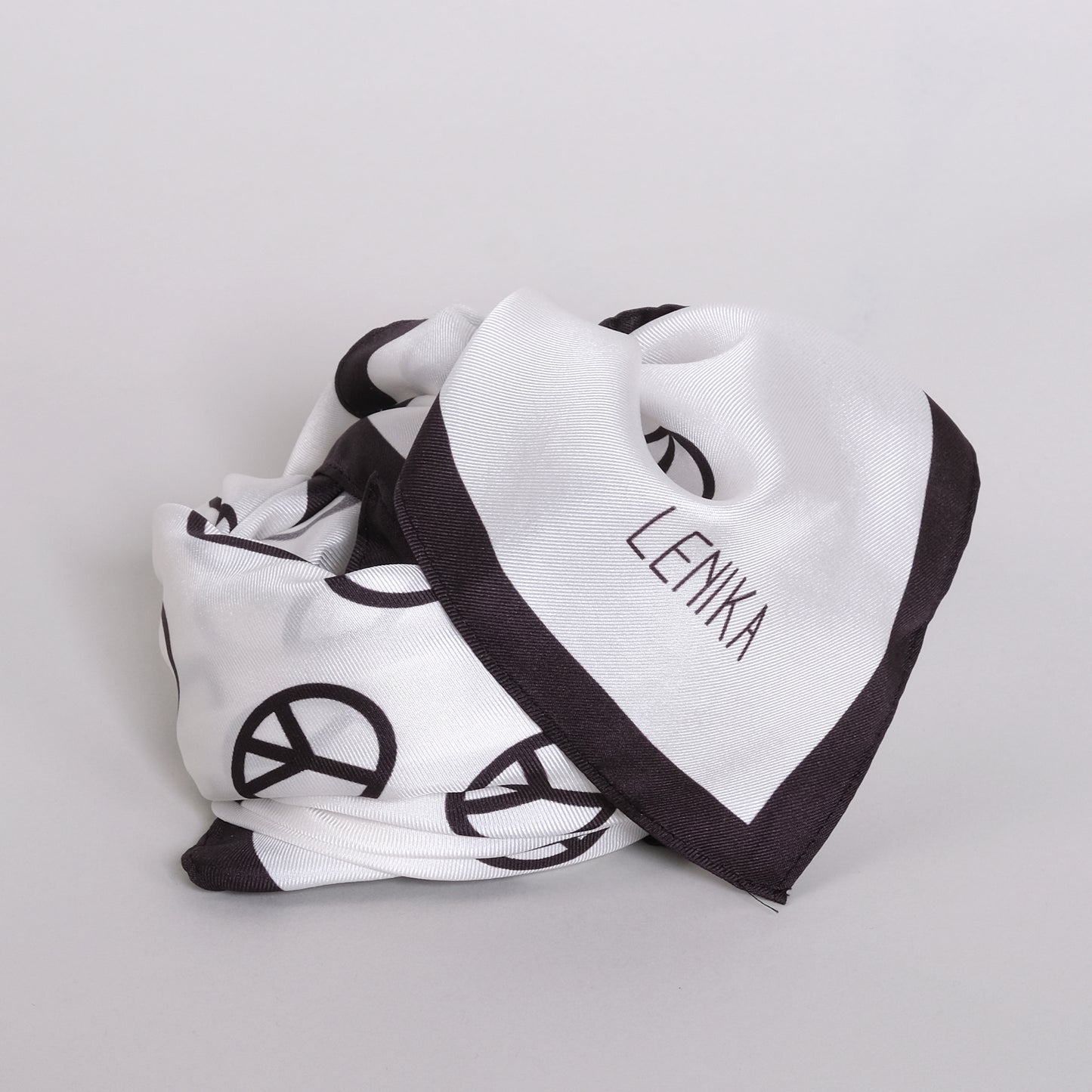 Weißes Seidentuch Halstuch "Peace" aus oeko-tex®-zertifizierter Seide